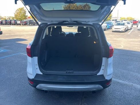 Used 2019 Ford Escape SE image 9