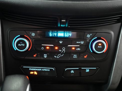 Used 2019 Ford Escape SE image 25