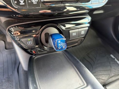 Used 2020 Toyota Prius LE AWD/4WD image 20