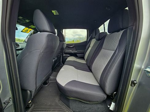 Used 2023 Toyota Tacoma TRD Off-Road w/ Technology Package AWD/4WD image 30