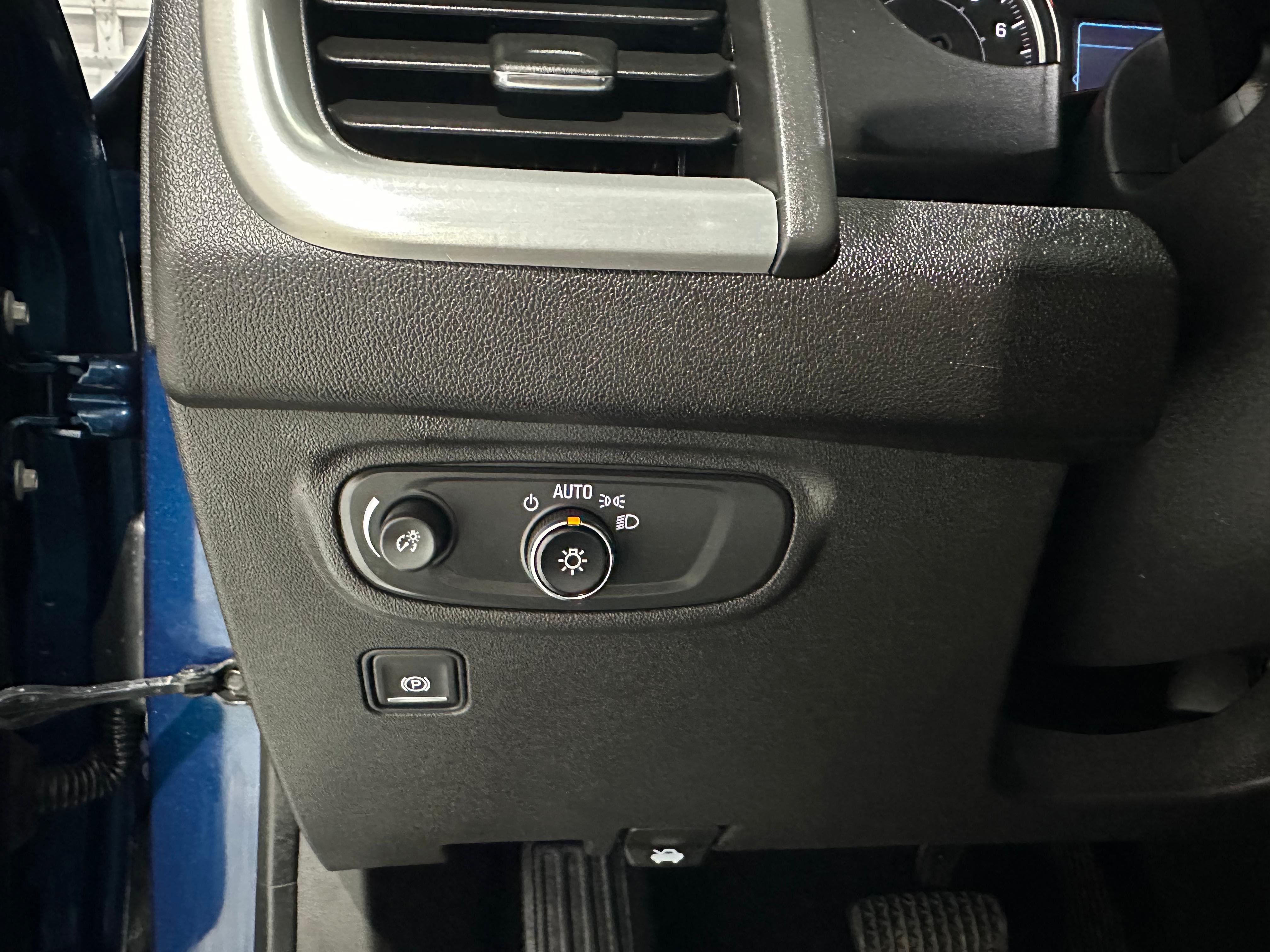 Used 2020 GMC Terrain SLE FWD image 16