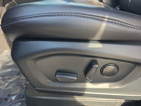 Certified 2023 Ford Explorer XLT w/ Equipment Group 202A image 5