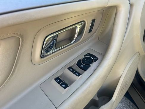Used 2015 Ford Taurus SEL w/ Equipment Group 201A FWD image 19