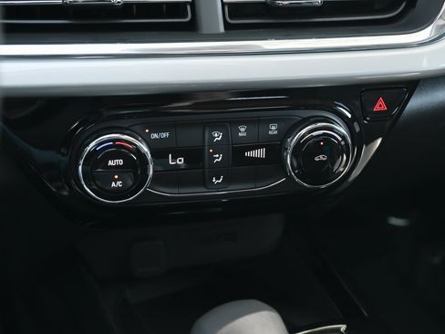 New 2026 Chevrolet Trax LT w/ Sunroof Package image 26