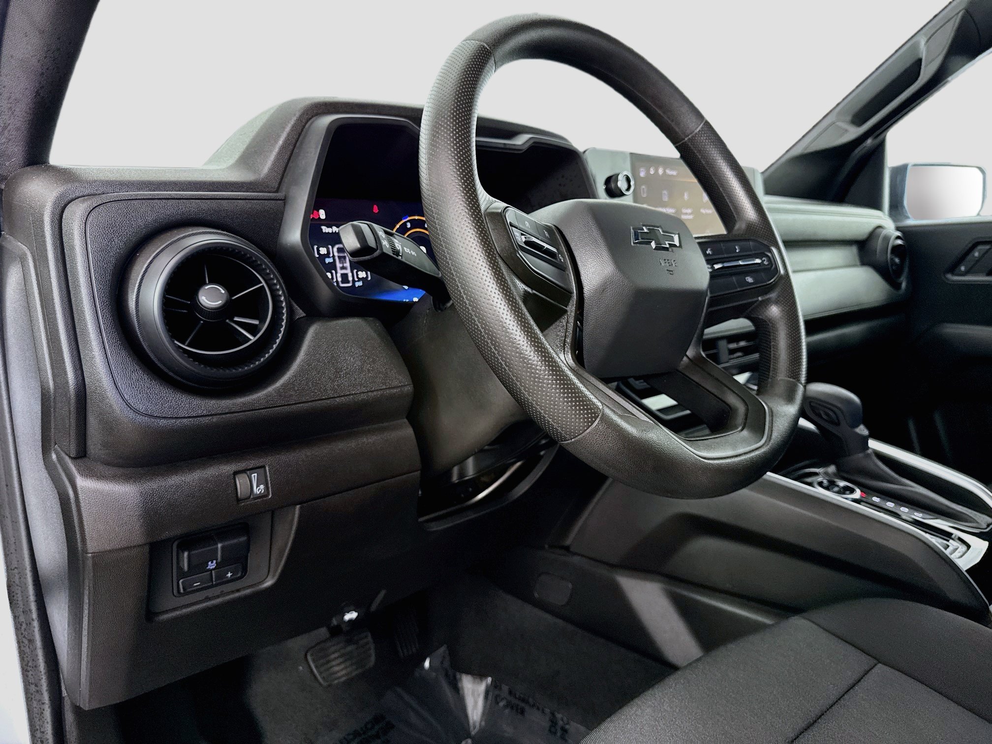 Used 2024 Chevrolet Colorado Trail Boss w/ Advanced Trailering Package AWD/4WD image 11