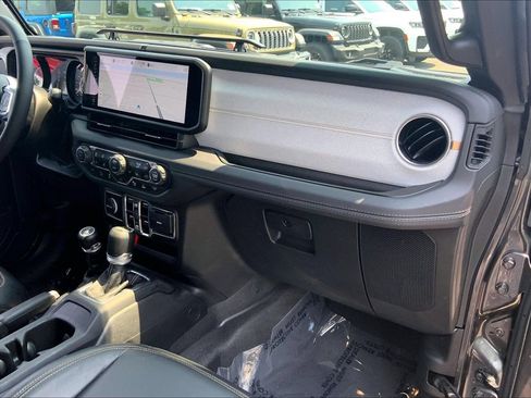 Certified 2025 Jeep Wrangler Unlimited Sahara w/ Safety Group AWD/4WD image 18