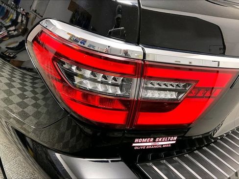 Used 2023 Nissan Armada SL w/ Captain's Chairs Package image 30