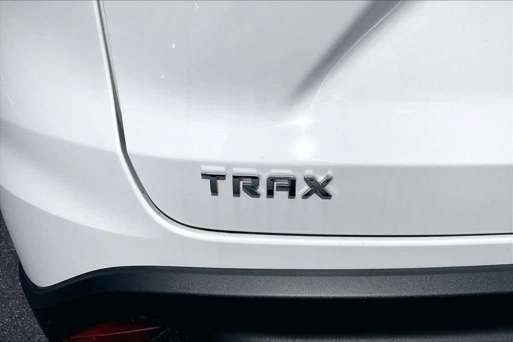 Used 2025 Chevrolet Trax LT FWD image 23