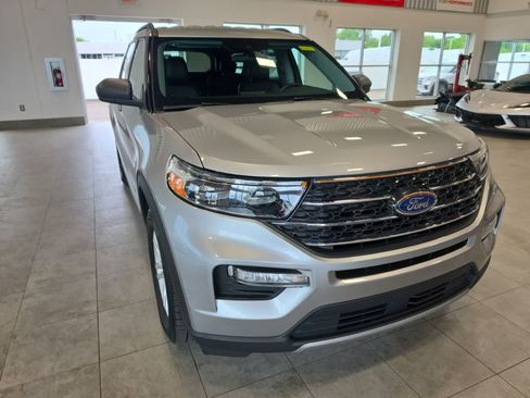 Certified 2023 Ford Explorer XLT w/ Equipment Group 202A AWD/4WD image 4