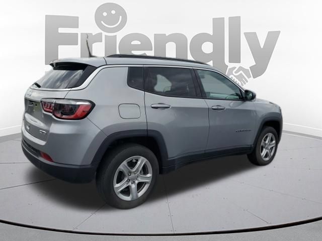 Used 2023 Jeep Compass Latitude w/ Convenience Group AWD/4WD image 5
