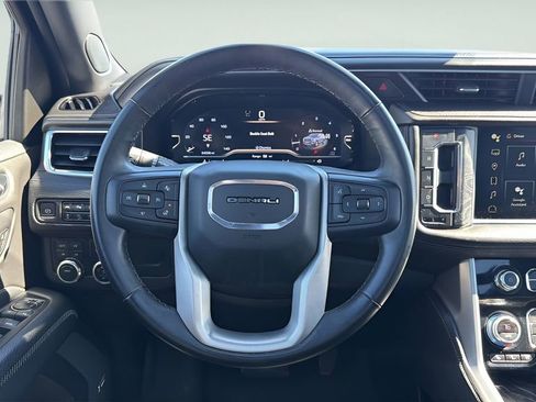 Used 2023 GMC Yukon XL Denali image 38