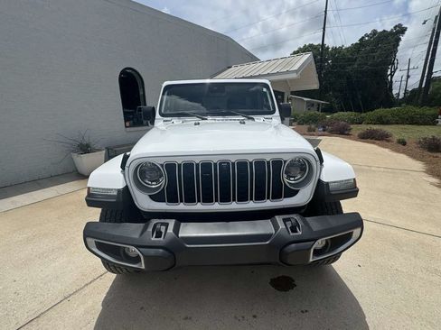 Used 2024 Jeep Wrangler Unlimited Sahara w/ Technology Group AWD/4WD image 3