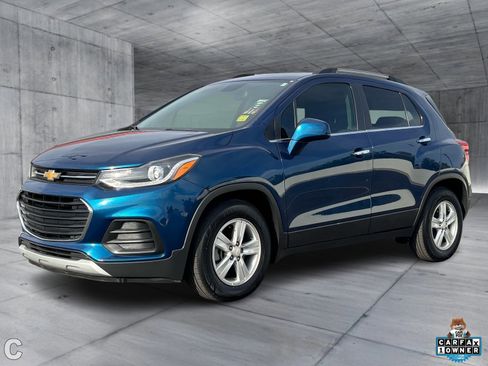 Used 2020 Chevrolet Trax LT w/ Driver Confidence Package image 2