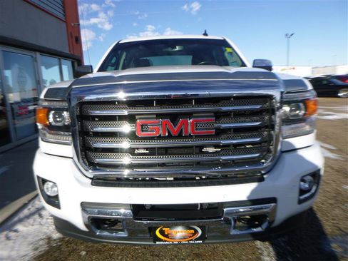 Used 2016 GMC Sierra 2500 SLT w/ All-Terrain HD Package image 19