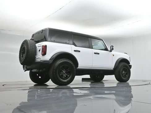 Used 2025 Ford Bronco Badlands image 49