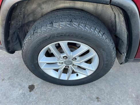 Used 2018 Jeep Grand Cherokee Laredo image 27