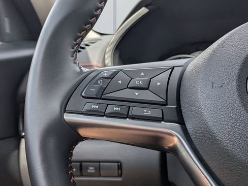 Used 2025 Nissan Sentra SR image 30