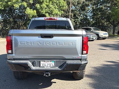 Used 2025 Chevrolet Colorado ZR2 w/ Technology Package AWD/4WD image 6