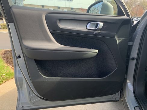 Used 2025 Volvo XC40 B5 Plus image 14