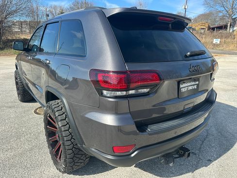 Used 2016 Jeep Grand Cherokee Laredo 75th Anniversary image 3