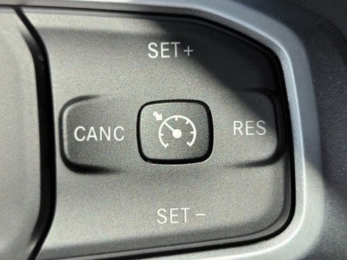 Used 2022 RAM 1500 Big Horn AWD/4WD image 10