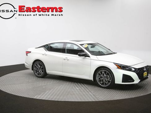 Used 2024 Nissan Altima 2.0 SR FWD image 46