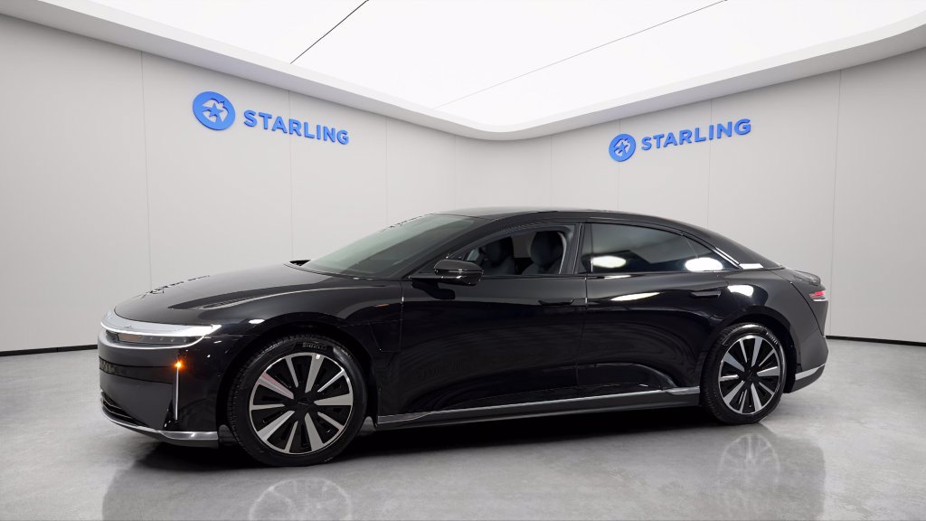 Used 2025 Lucid Air Pure RWD image 3