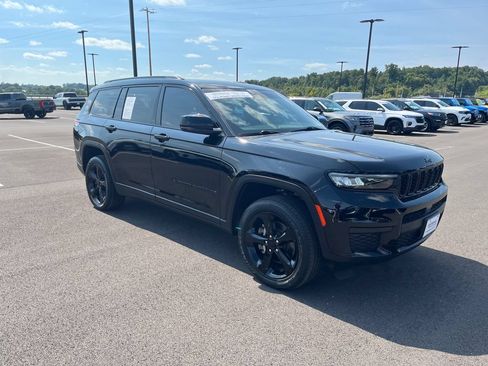 Used 2023 Jeep Grand Cherokee L Laredo AWD/4WD image 7
