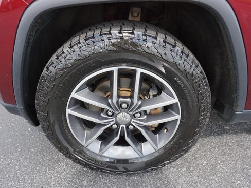 Used 2017 Jeep Grand Cherokee Limited w/ Trailer Tow Group IV AWD/4WD image 38