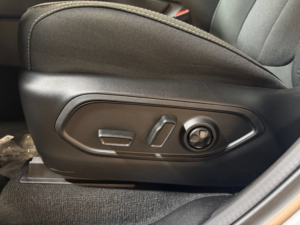New 2025 Jeep Grand Cherokee Laredo X AWD/4WD image 13