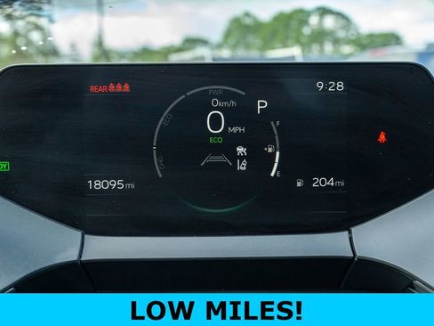 Used 2025 Toyota Prius LE AWD/4WD image 3