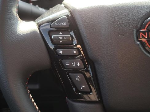 Used 2025 Nissan Frontier PRO-4X AWD/4WD image 33