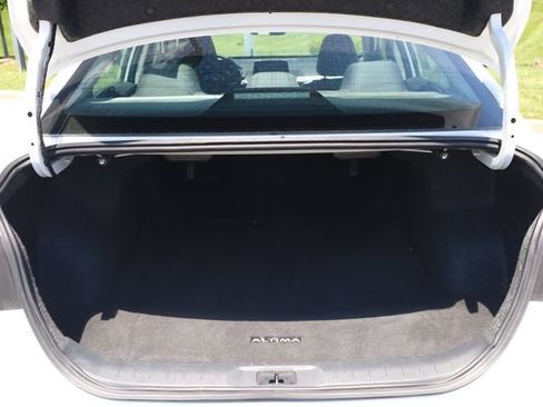 Used 2025 Nissan Altima 2.5 SV FWD image 29