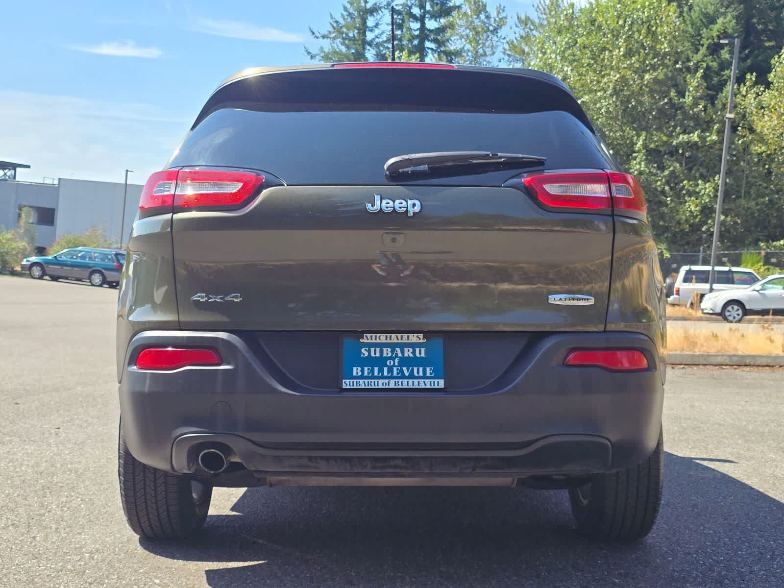 Used 2015 Jeep Cherokee Latitude w/ Cold Weather Group AWD/4WD image 5