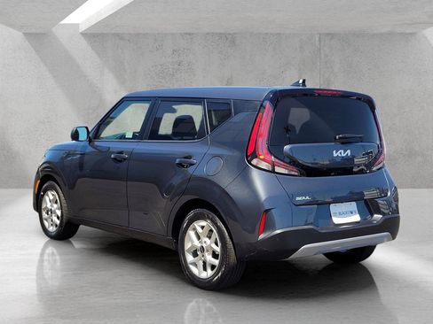 Used 2025 Kia Soul LX w/ LX Technology Package FWD image 7