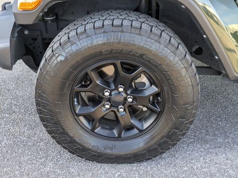 Used 2021 Jeep Gladiator Sport image 11