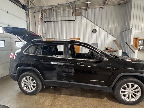 Used 2019 Jeep Cherokee Latitude w/ Popular Appearance Group AWD/4WD image 6