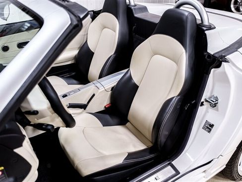 Used 2005 Chrysler Crossfire Limited RWD image 10