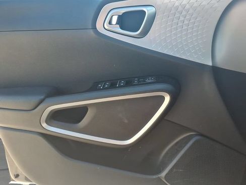 Used 2020 Kia Soul LX FWD image 14
