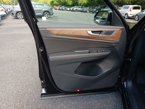 Used 2025 Volkswagen Atlas SE image 11