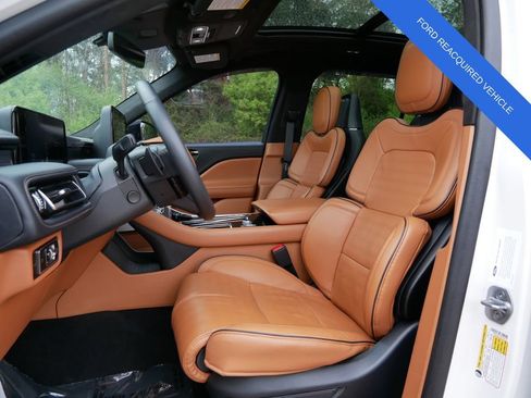 Used 2025 Lincoln Aviator Black Label AWD/4WD image 16