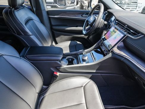 New 2025 Jeep Grand Cherokee L Limited w/ Luxury Tech Group II image 17