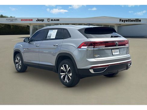 Used 2024 Volkswagen Atlas Cross Sport SE AWD/4WD image 5