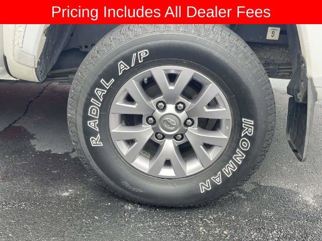 Used 2017 Toyota Tacoma SR5 w/ Tow Package AWD/4WD image 6
