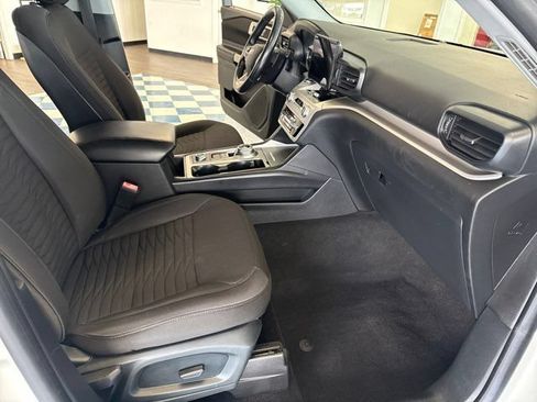 Used 2020 Ford Explorer XLT AWD/4WD image 15