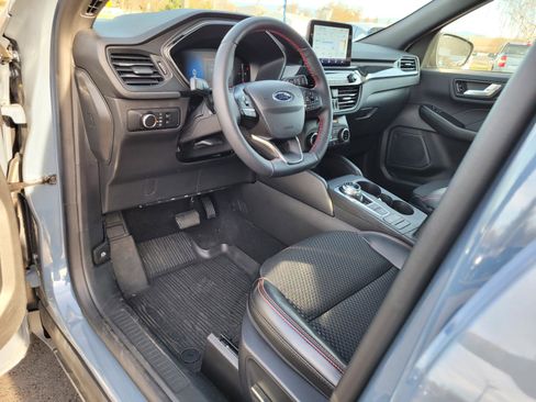 Used 2025 Ford Escape ST-Line w/ Cold Weather Package image 10