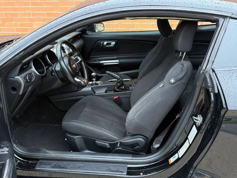 Used 2019 Ford Mustang GT RWD image 14