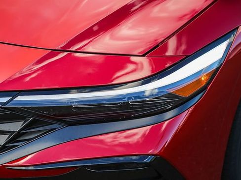 New 2025 Hyundai Elantra Limited FWD image 10