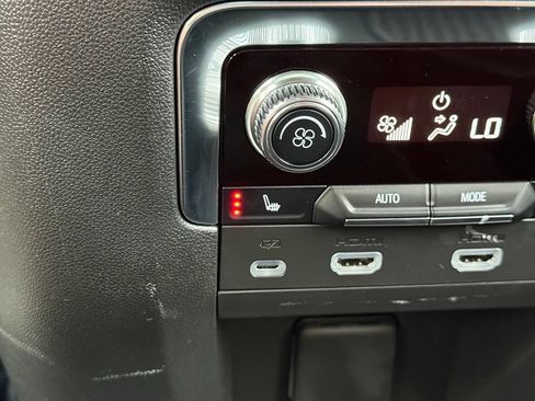 Used 2024 GMC Yukon Denali Ultimate AWD/4WD image 37