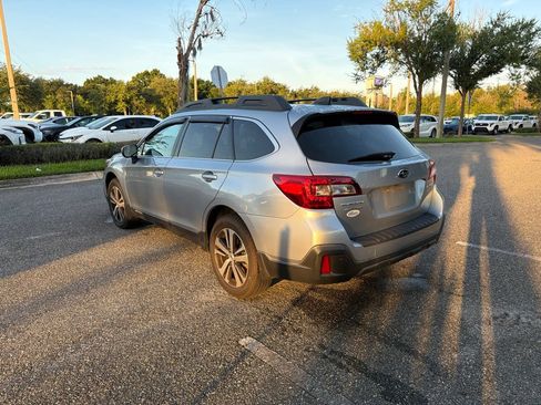 Used 2018 Subaru Outback 2.5i Limited AWD/4WD image 3